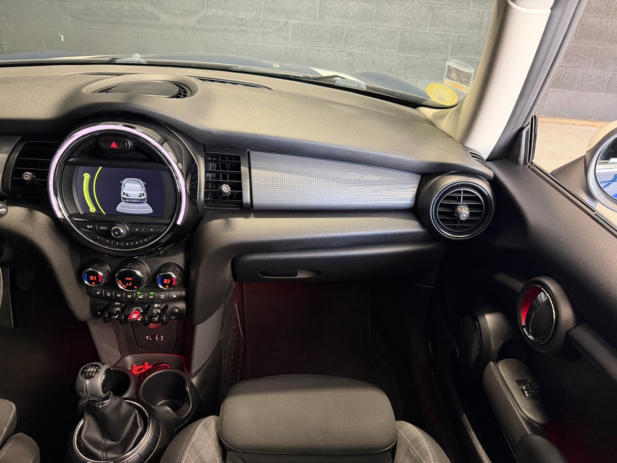 Mini Mini Cooper d 116CH Pack Chili