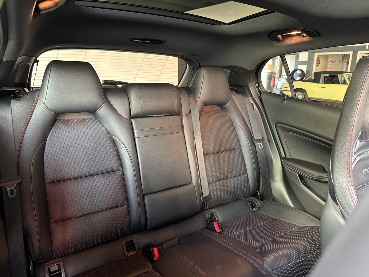 Mercedes-Benz GLA 45 AMG | Noir Cosmos | Toit Ouvrant | Sièges Perf | Keyless | Garantie 12 Mois