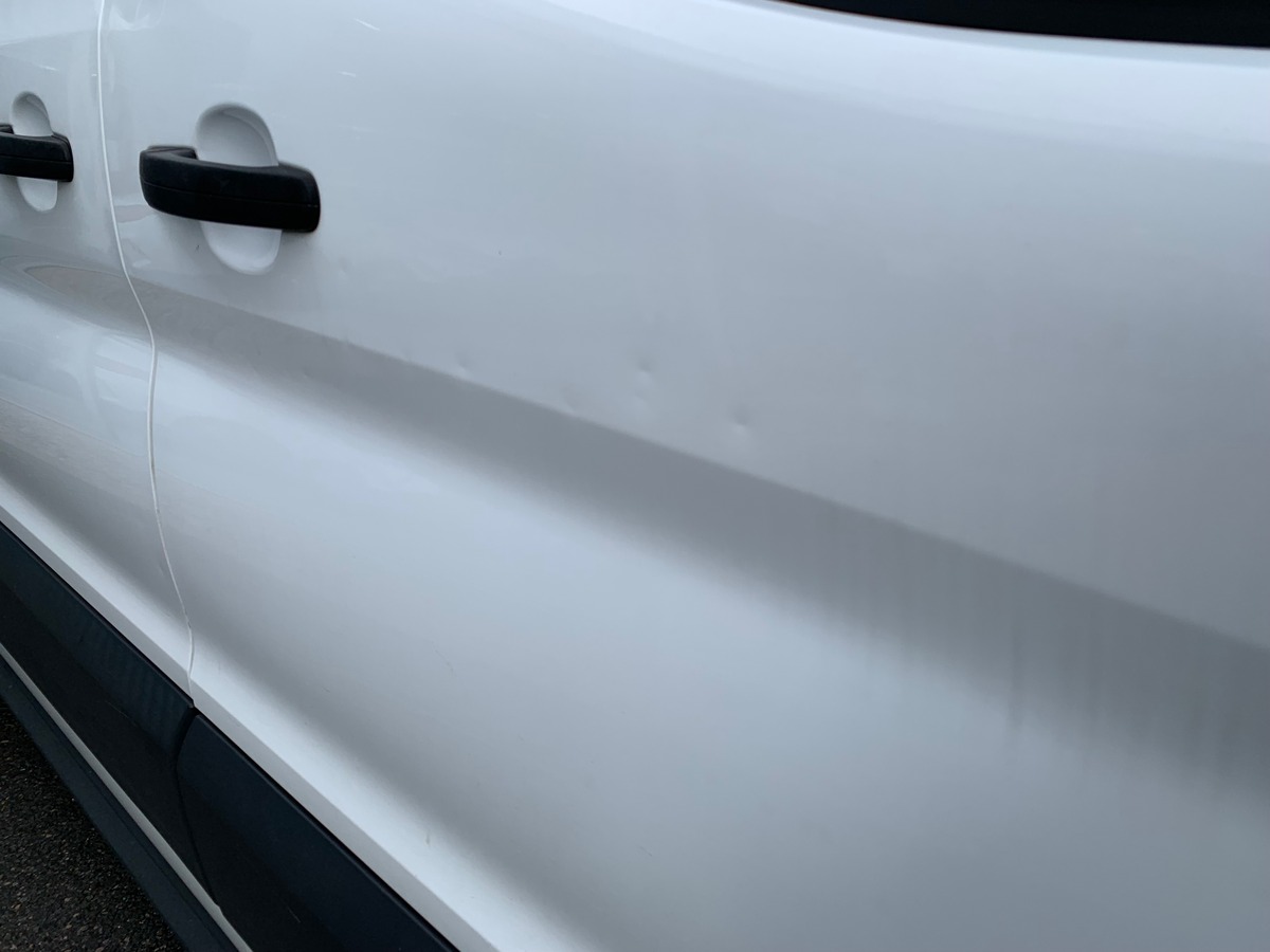 Ford TRANSIT 130 ch | Attelage | Régulateur de vitesse | Bluetooth | Plancher bois et latérale