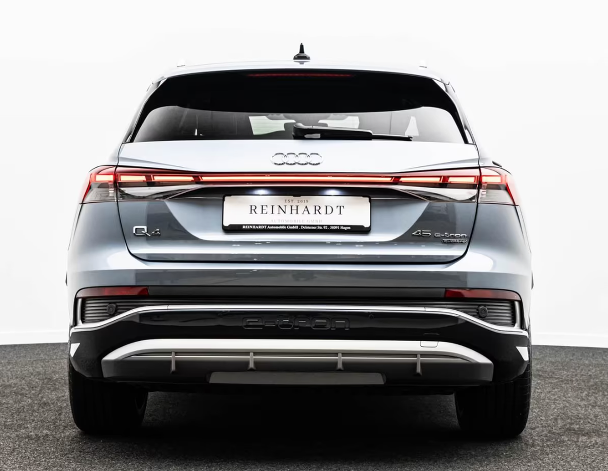 Audi Q4 e-tron 45 e-tron 265ch quattro S line/Toit ouvrant/Attelage
