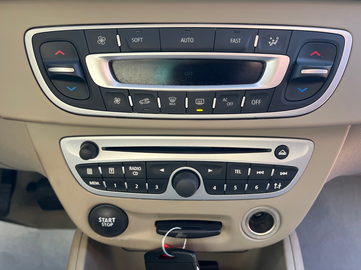 RENAULT Megane III 1.4 TCe 131 CH PRIVILÈGE