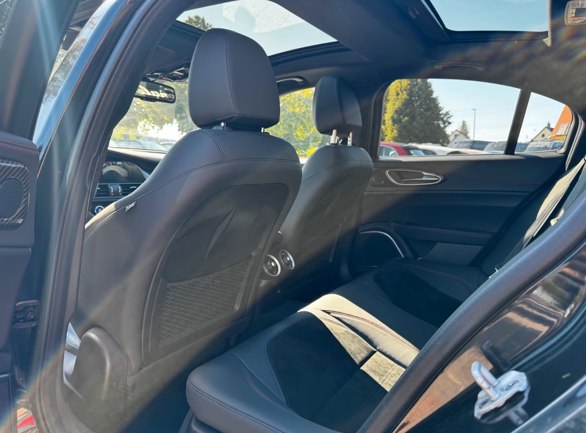 Alfa Romeo Giulia 2.0 TB 280ch Estrema Q4 AT8 Toit ouvrant Harman-Kardon