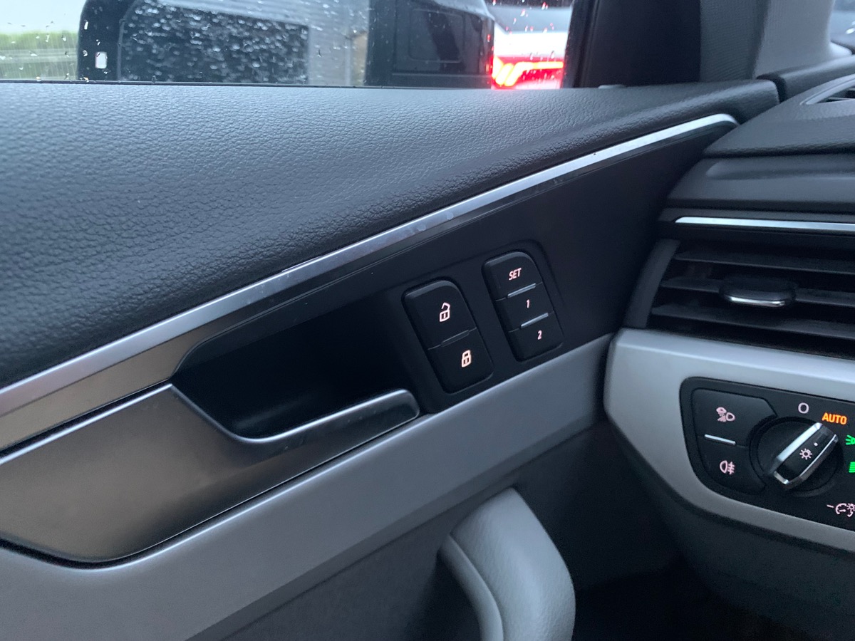 Audi A4 Avant 150 ch | Caméra 360° | Virtual cockpit |  Attelage amovible | Sièges chauffants