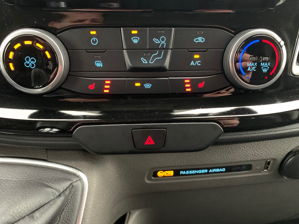 Ford TRANSIT CUSTOM FG 280 L1H1 2.0 130 LIMITED | Marches pieds | Attelage | Régulateur vitesse