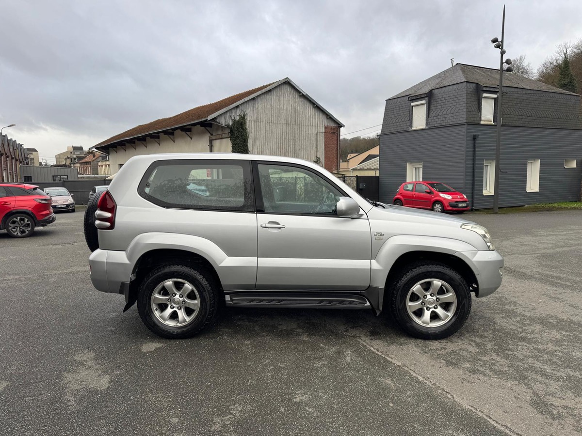 Toyota Land Cruiser KDJ125 D4-D 166 3 portes - Francais