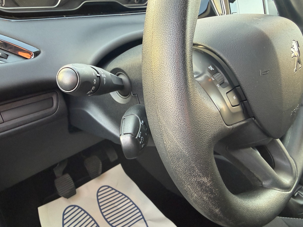 Peugeot 208 AFFAIRE 1.6 BLUEHDI 100 PACK CLIM NAV - TVA RÉCUPÉRABLE
