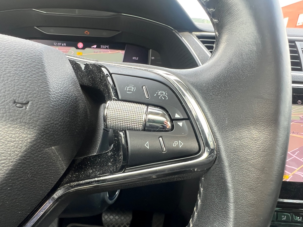 Skoda Superb Combi 1,4L TSI PHEV 218 LAURINE & KLEMENT, SUIVI COMPLET SKODA, 4 PNEUS COMPLETS  HIVER