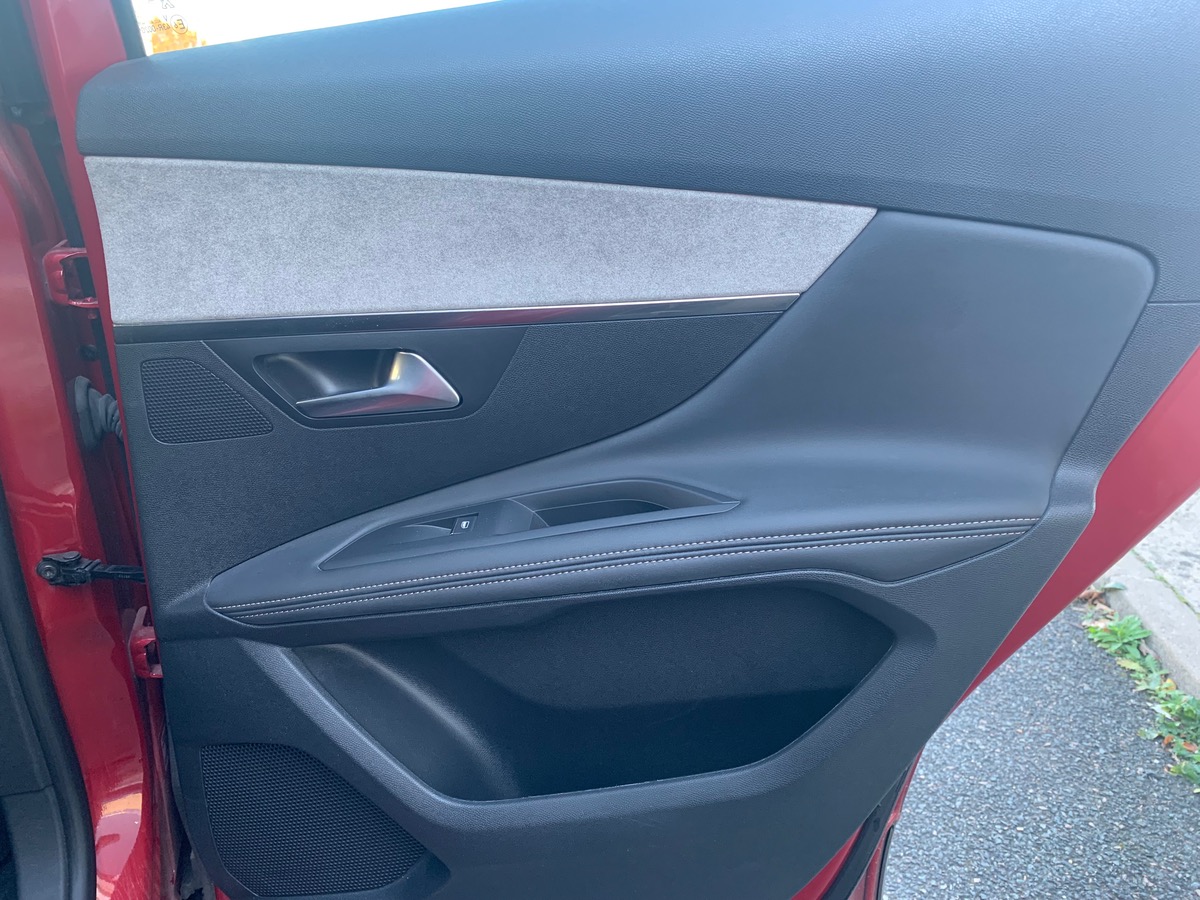 Peugeot 3008 130 ch | GT | Pack Alcantara | Pack City 2 | Hayon Motorisé avec accès Mains Libres