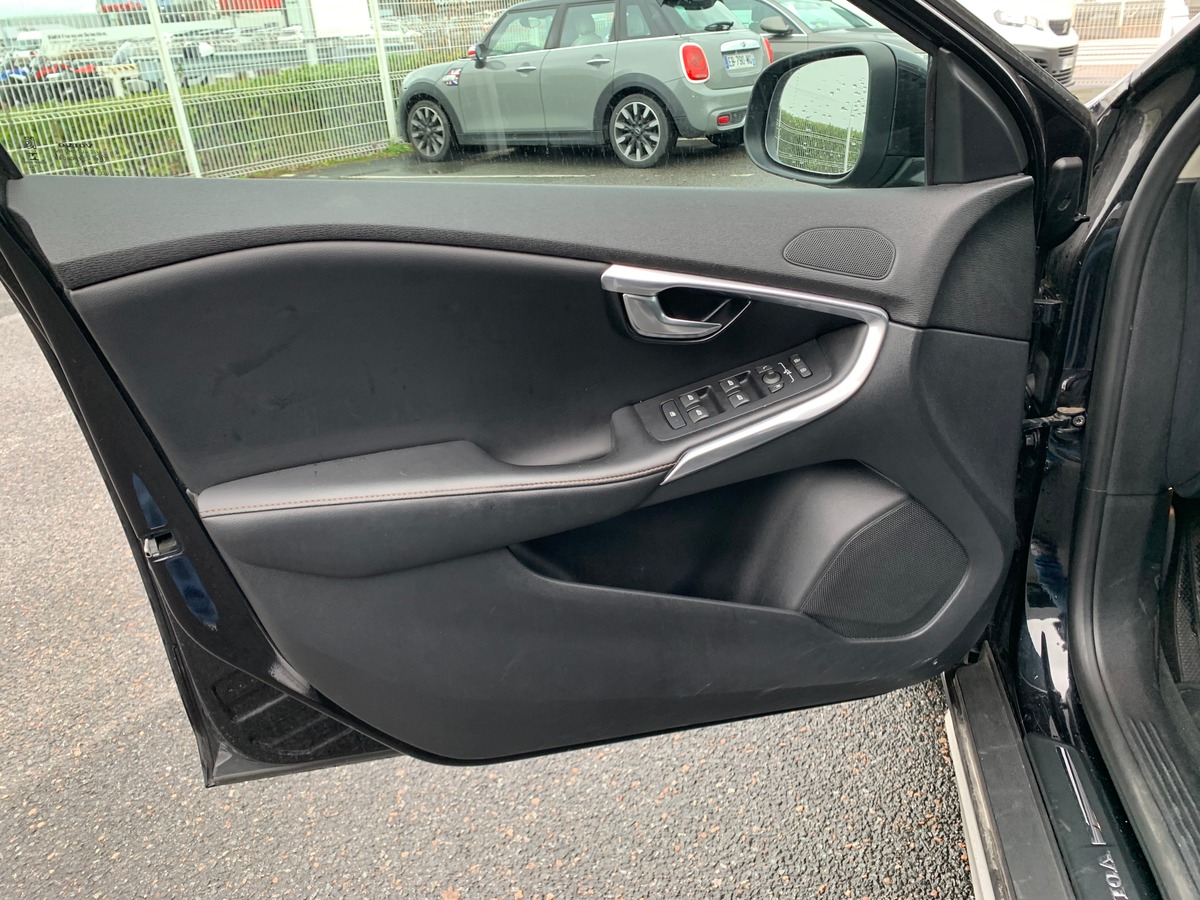 Volvo V40 Cross Country 150 ch | Toit panoramique | Cuir | GPS | Régulateur de vitesse