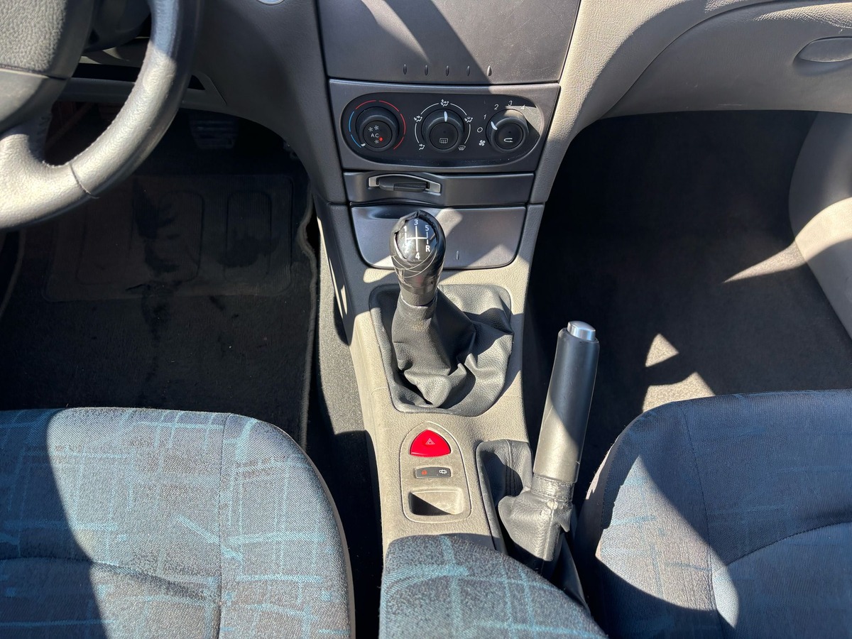RENAULT Laguna II 1.6 107 - Finition Authentique - Garantie - Distribution neuve - Attelage
