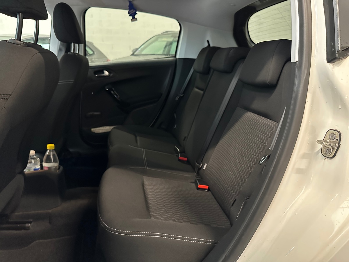 Peugeot 208 1.2 PURETECH 82cv STYLE 5P