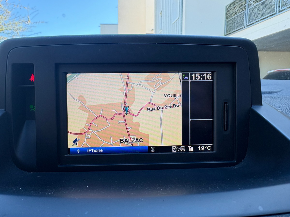 RENAULT Megane III - 1.9DCI 130CH - CARMINAT TOMTOM