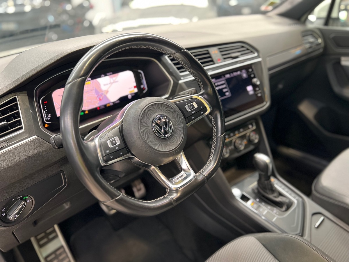 Volkswagen Tiguan II 2.0 TDI 150 DSG7 R-LINE  ATTELAGE/TOIT PANO/CARPLAY/
