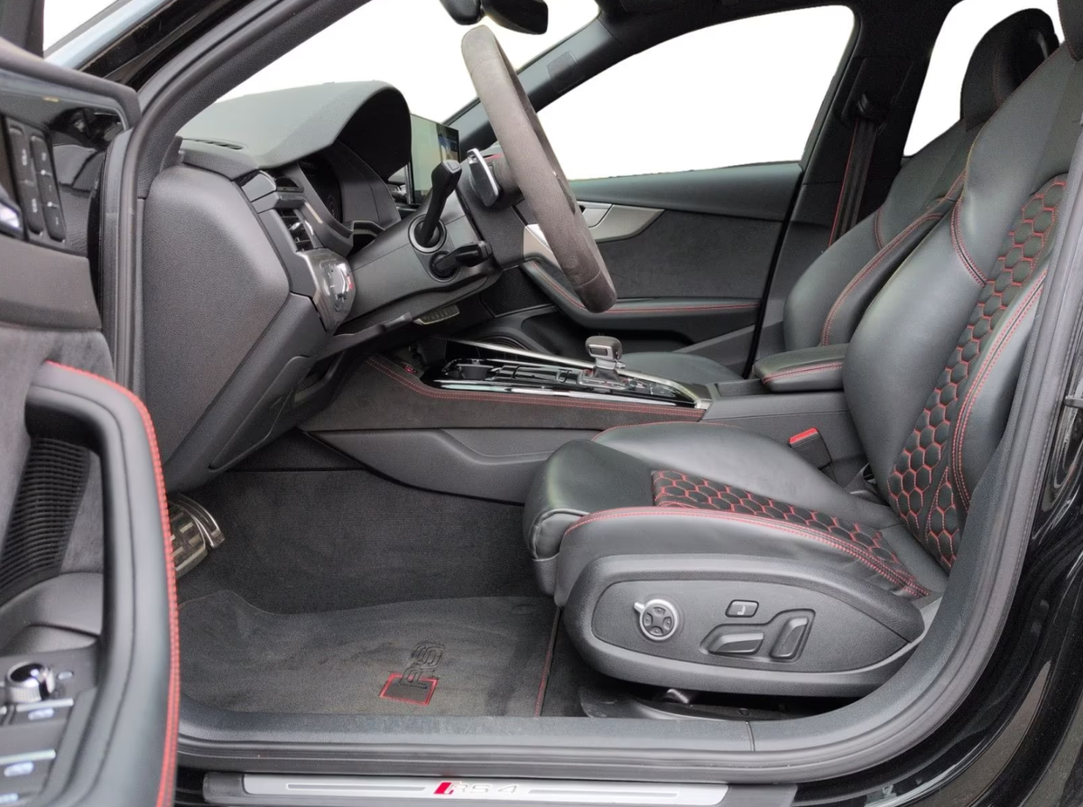 Audi RS4 Avant 2.9 V6 TFSI 450ch quattro tiptronic 8/Attelage/Bang&Olufsen/Toit ouvrant