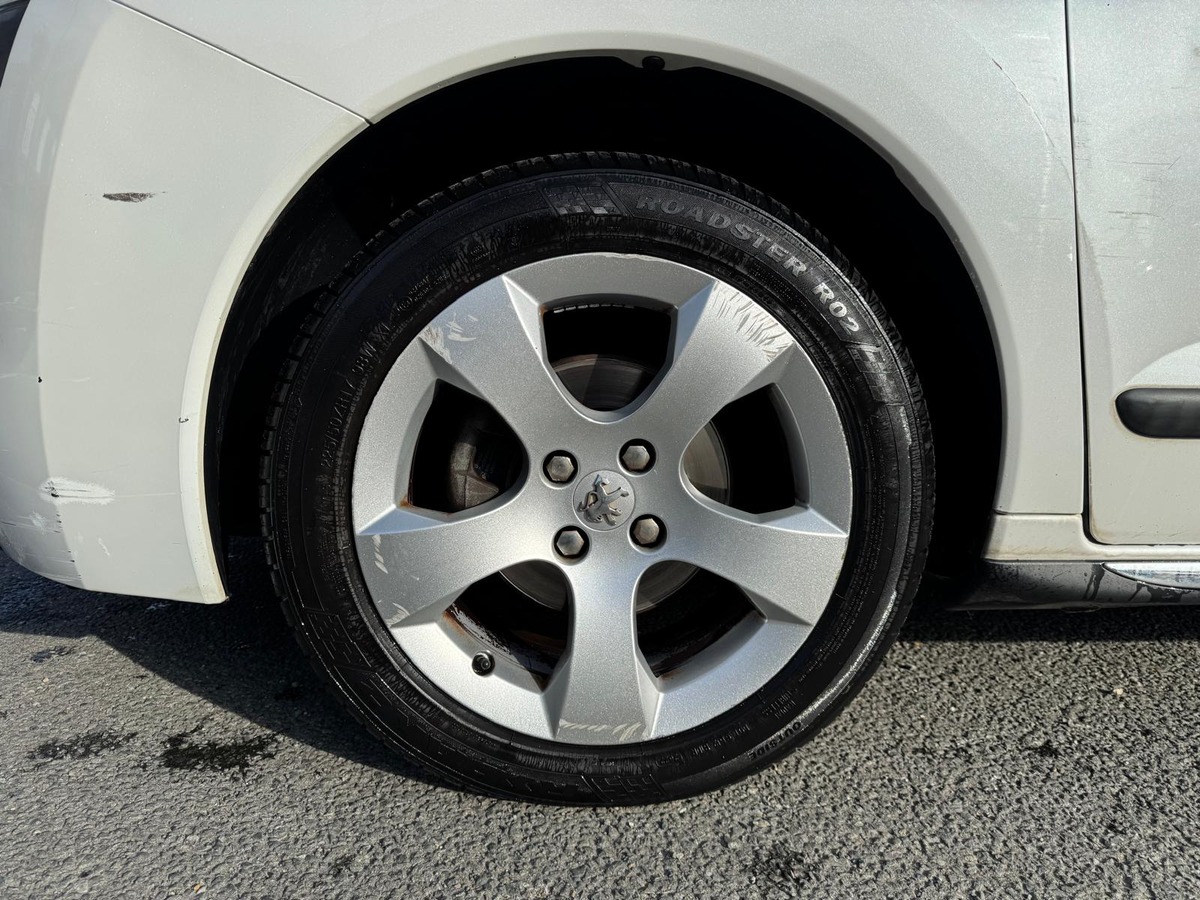 Peugeot 3008 1.6 HDi 110 - Boite Auto - Premium Pack - Garantie