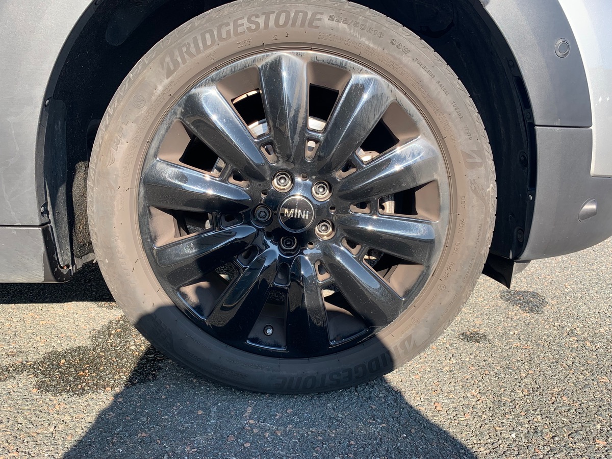 Mini Countryman 136 ch | Cooper Essential | Radars de stationnement avant / arrière | JA 18" design