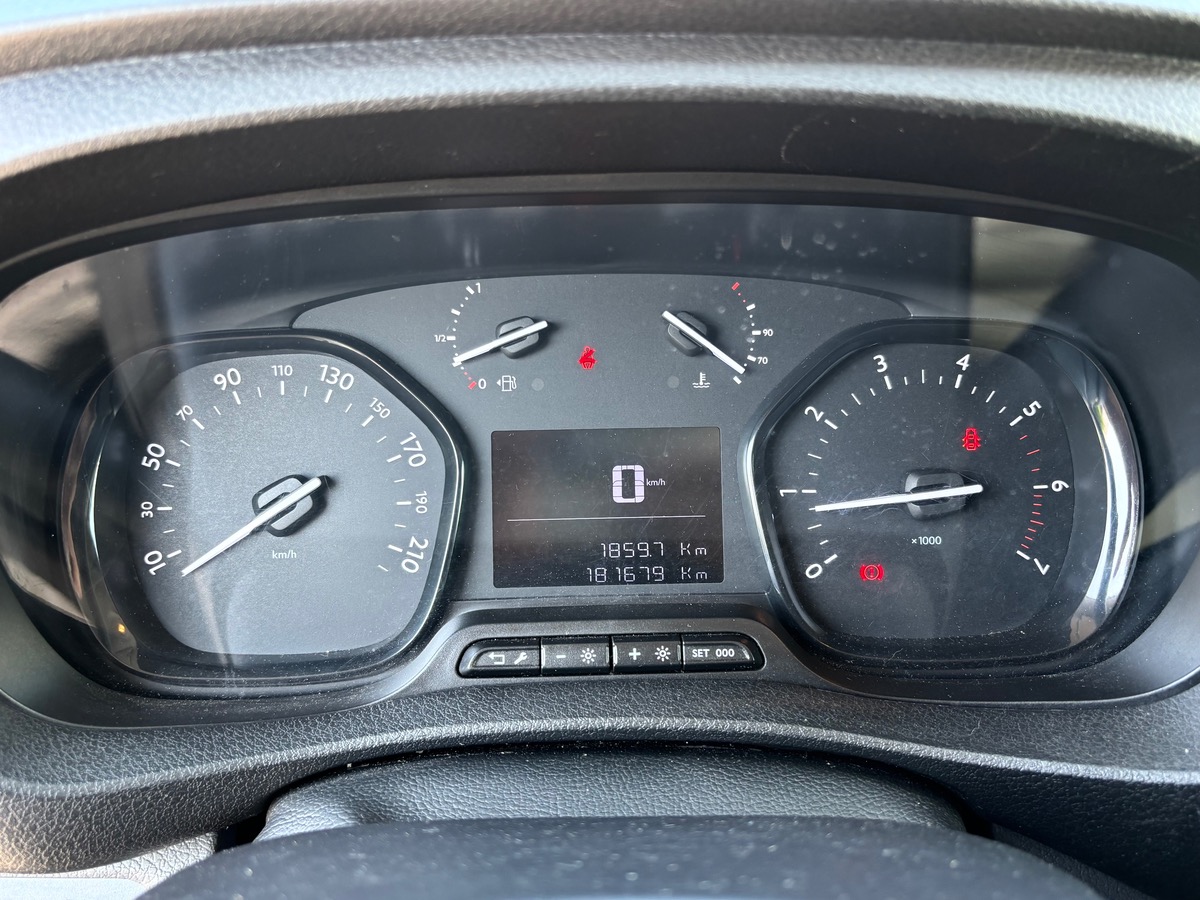 Peugeot Expert L2H1 2.0 120 BVM6 Premium Pack