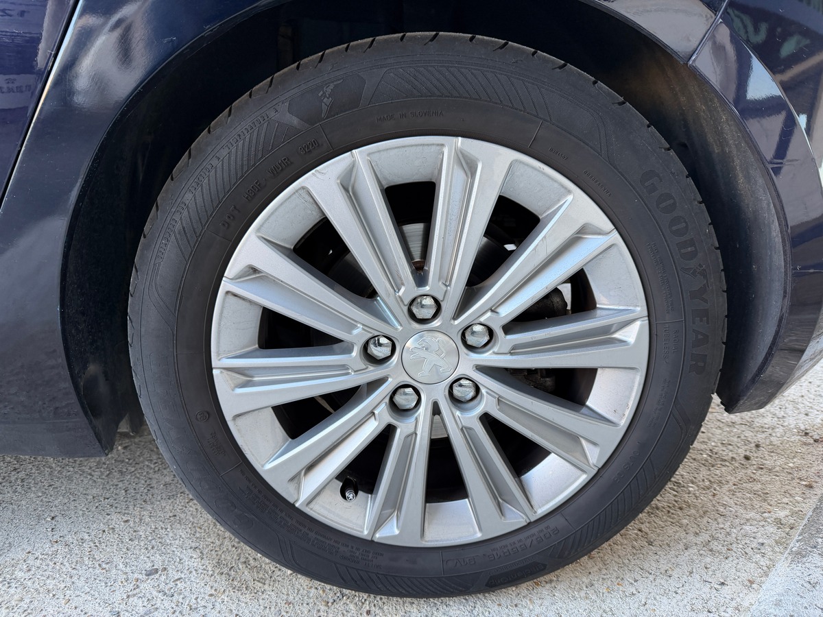 Peugeot 308 II Allure (T9) 1.2 BVM5 110 cv - Distribution OK