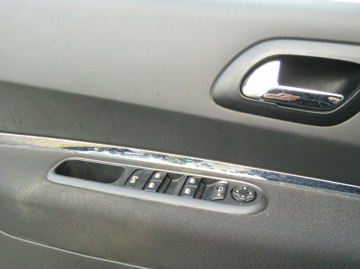 Peugeot 3008 1.6 HDI 112 CV CLIM - DISTRIBUTION NEUVE FACTURE