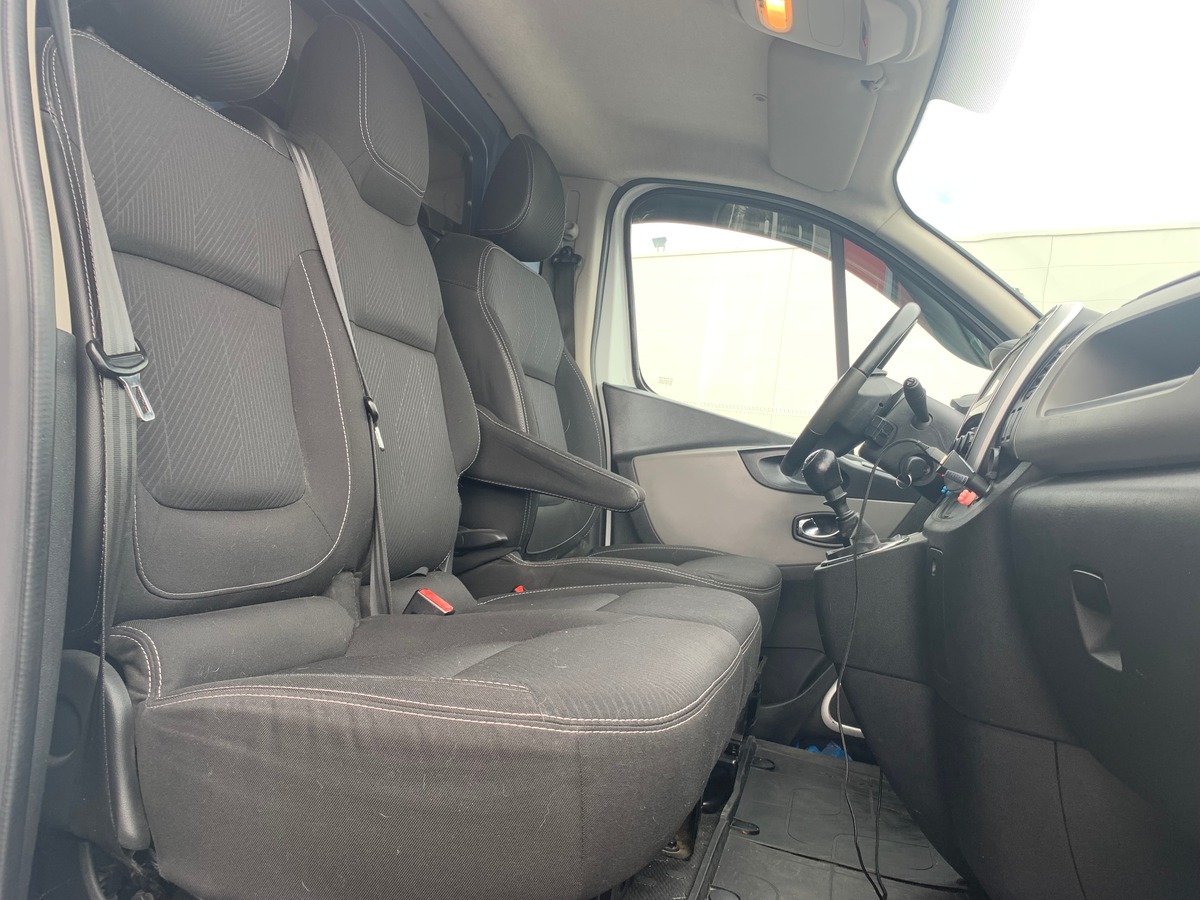 RENAULT Trafic 95 chevaux | 3 Places | Régulateur de vitesse | GPS | Climatisation | Bluetooth