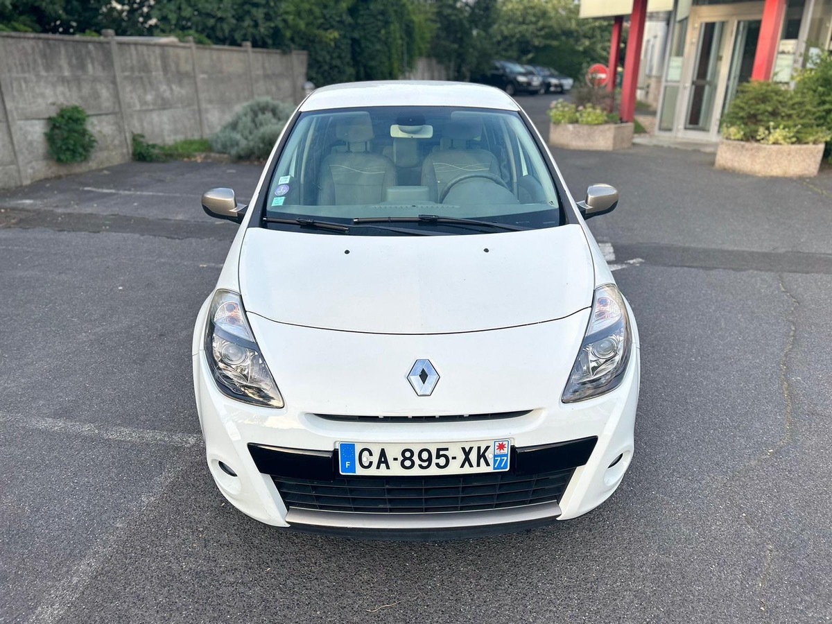 RENAULT Clio 1.2 100 CV initiale  en 4 XCBLue