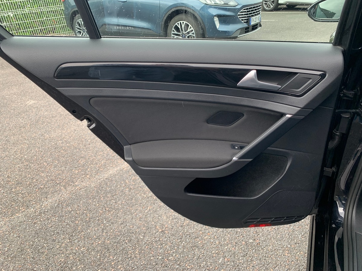 Volkswagen Golf 125 | Sound | Caméra recul | Régulateur | GPS | Apple car play | Attelage amovible