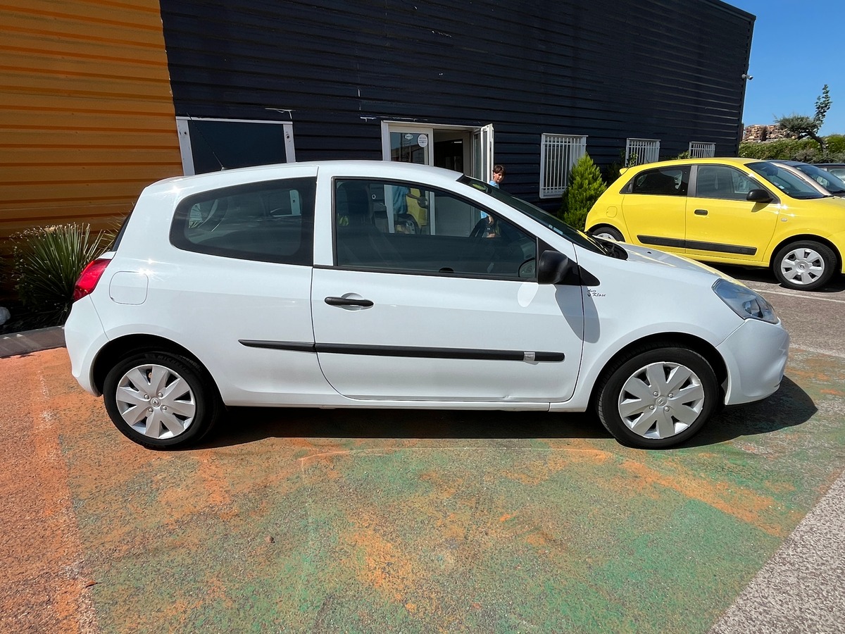 RENAULT Clio III Phase 2 1.2 i eco2 75 ch
