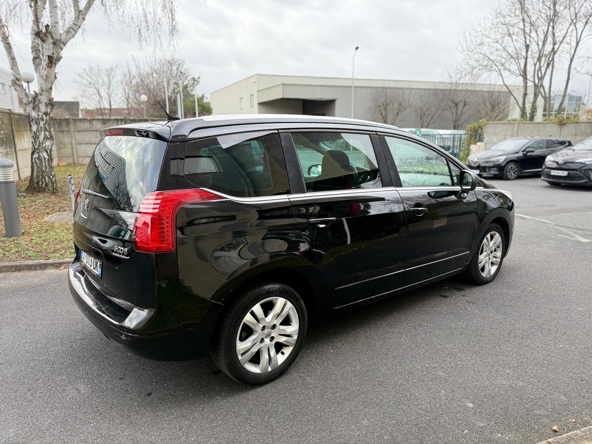 Peugeot 5008 1.6 HDI 115 CV style 7 places 1er main 4X CBLeu
