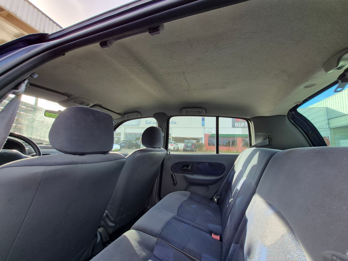 RENAULT Clio II 1.4 RTE 5 PORTES