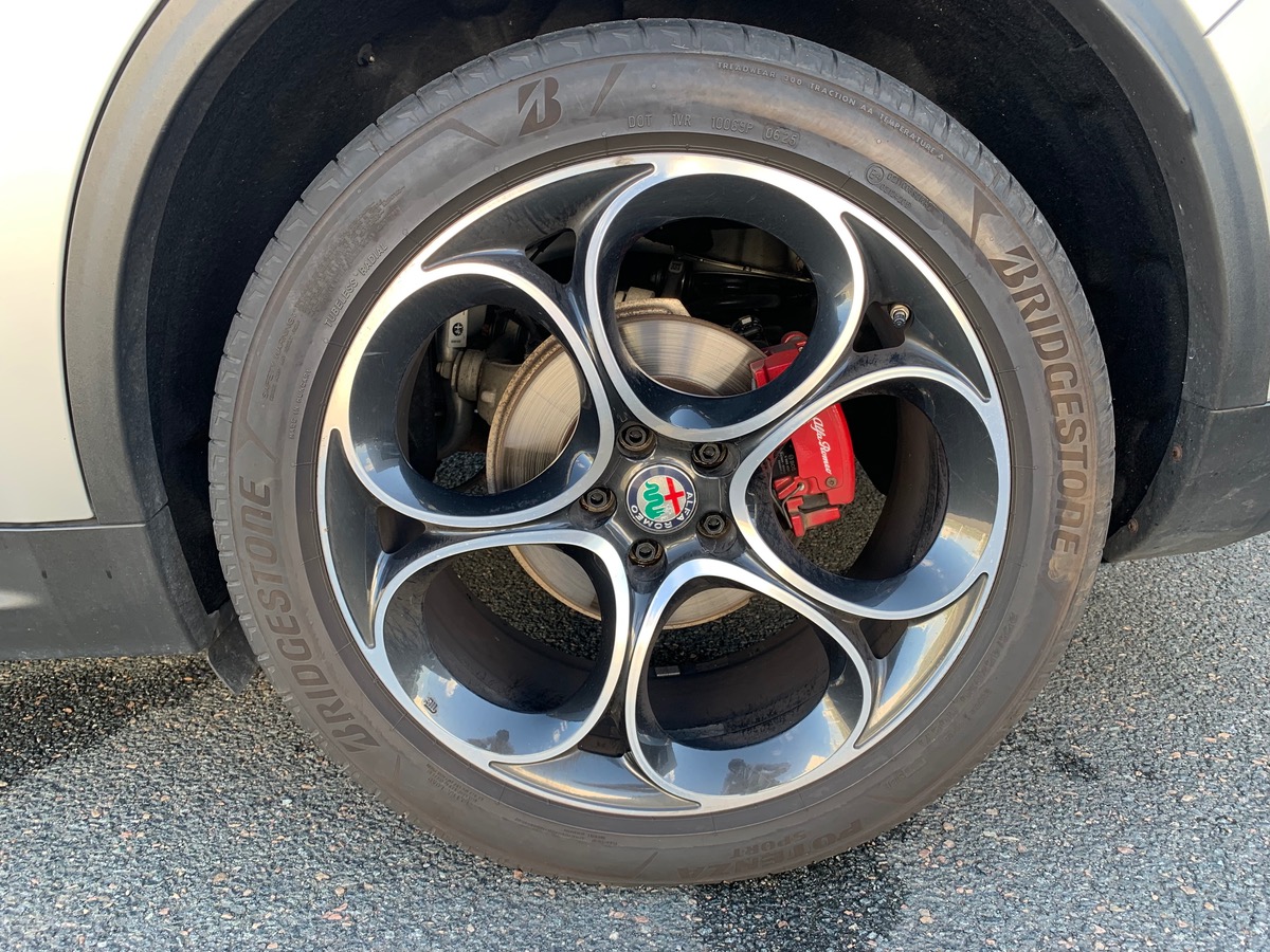 Alfa Romeo Stelvio 210 | Turismo | Toit ouvrant Panoramique | Attelage | Jantes 20" | Caméra recul