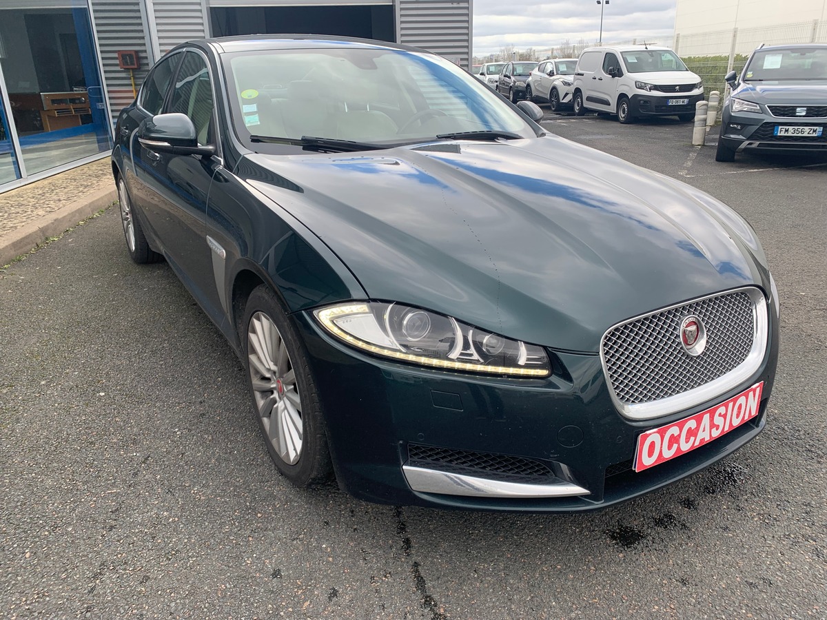 Jaguar XF 240 ch | V6 | R-Sport | Caméra recul | Sièges sport | Régulateur vitesse | GPS | Bluetooth