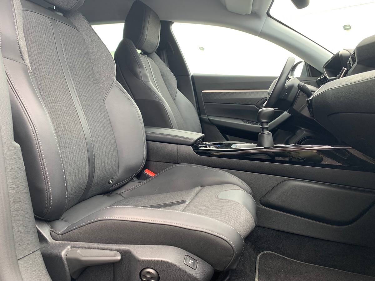 Peugeot 508 SW 130 ch | ALLURE | Caméra de recul | Mirror Screen | Système contrôle des angles morts