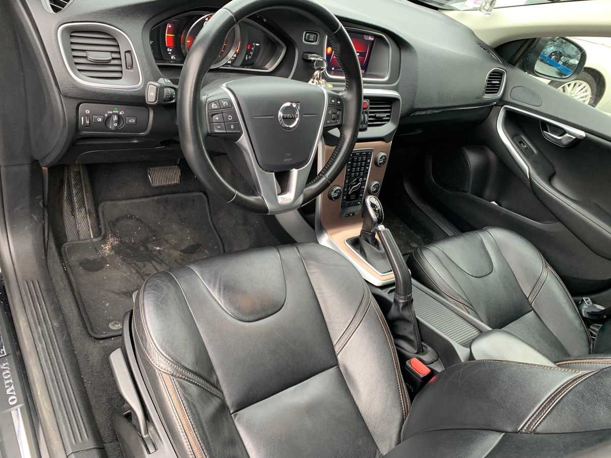 Volvo V40 Cross Country 150 ch | Toit panoramique | Cuir | GPS | Régulateur de vitesse