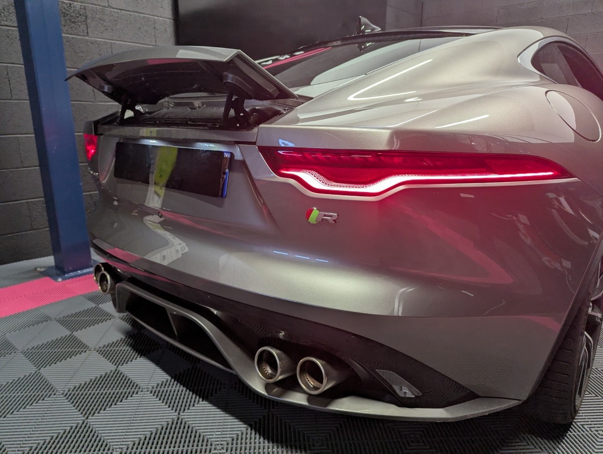 Jaguar F-TYPE R V8 5L 575 ch BVA8 AWD PAS DE MALUS
