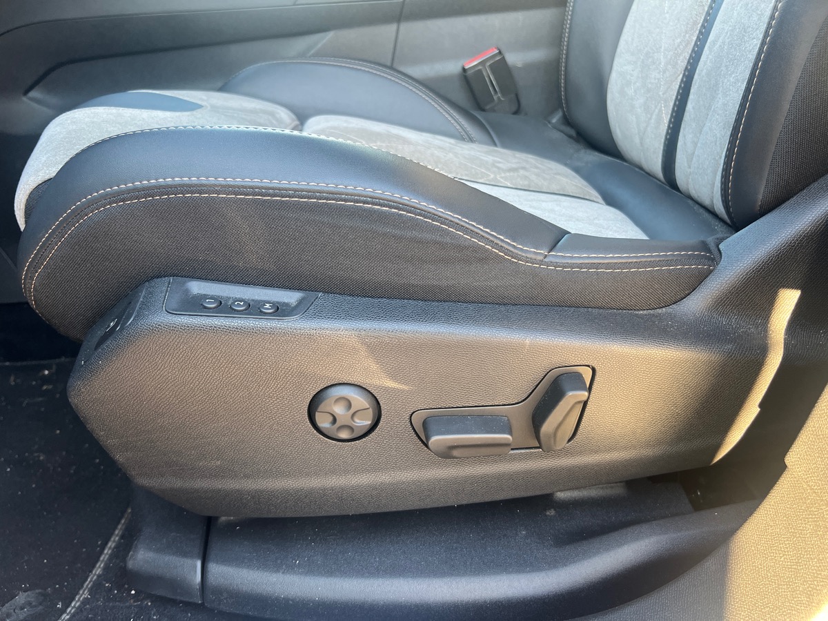 Peugeot 3008 HYbrid4 300cv GT EAT8, SUIVI COMPLET PEUGEOT, TOIT OUVRANT, SIEGES CHAUFFANTS/ MASSANTS