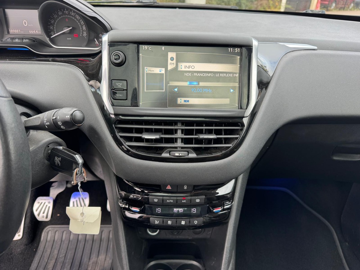 Peugeot 208 1.6 e-HDi 115cv Allure - Garantie