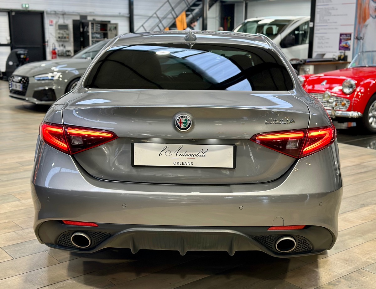 Alfa Romeo Giulia 2.2 JTD 180 AT8 Sport Options+++ a