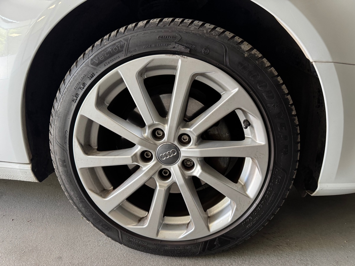 Audi A3 1.6 tdi S tronic / Xénons / Radar de stationnement Av Ar