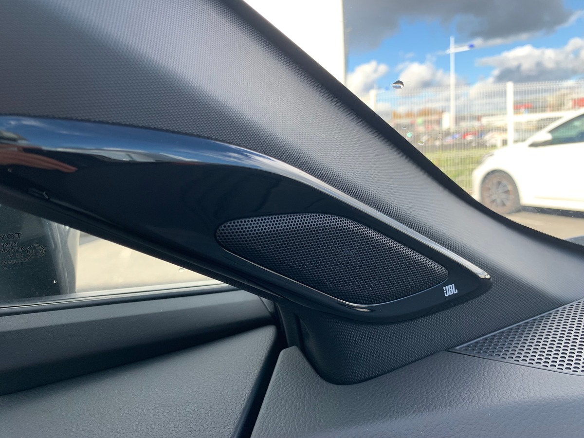 Toyota C-HR 184 ch | Attelage | GPS | Radio JBL | Caméra recul | Radar stationnement arriére, avant