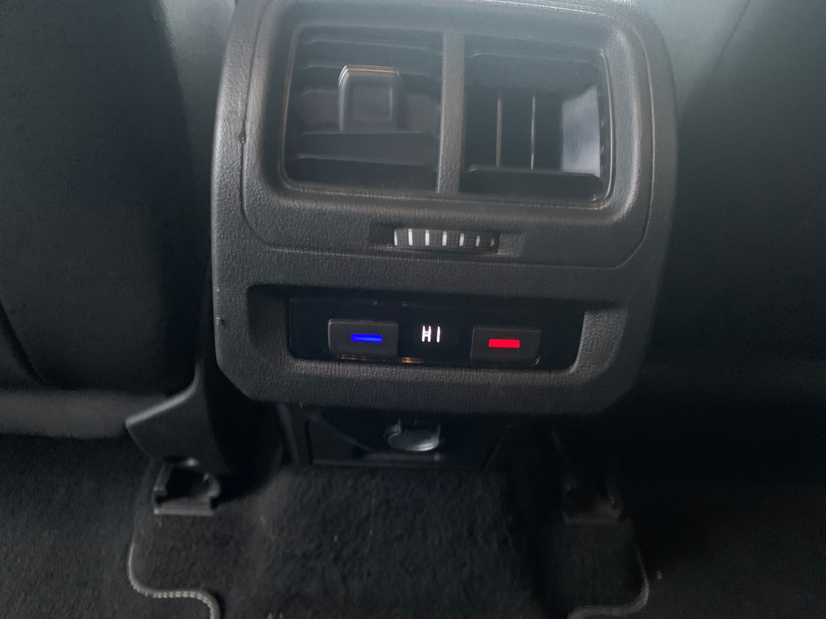 Volkswagen Touran 115 | Connect | 7 Places | Caméra recul | GPS | Bluetooth | Régulateur vitesse