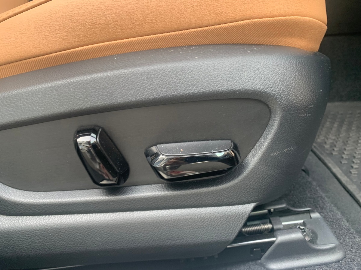 Lexus UX 250 | 185 ch | Luxe Techno | Contrôle angles morts | Caméra recul | Hayon électrique