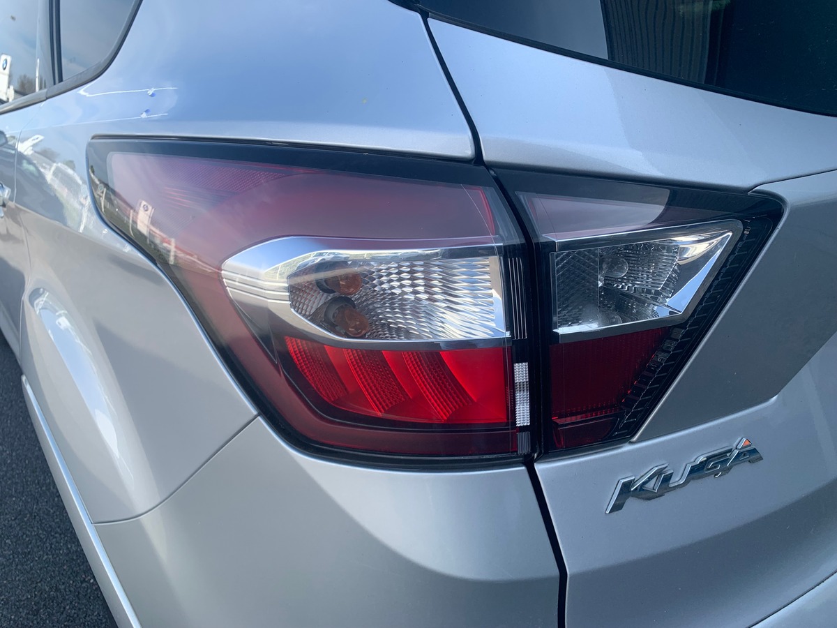 Ford Kuga 120 chevaux | St-Line | Caméra de recul | Attelage | GPS | Coffre assisté électriquement