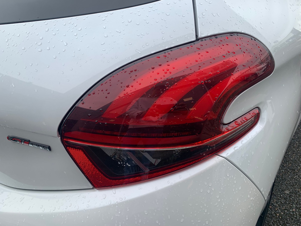 Peugeot 208 110 ch | GT Line | Régulateur de vitesse | Apple car Play Android Auto