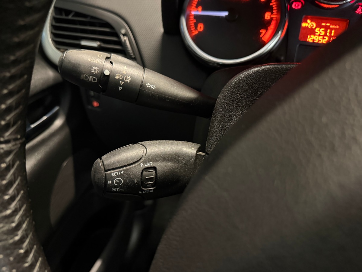 Peugeot 207 1.6 VTI 120CH Premium Pack / 5 portes / Clim auto