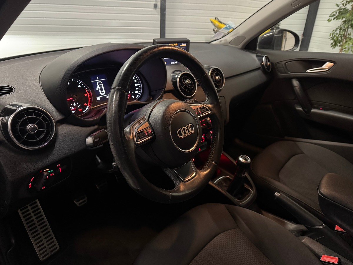 Audi A1 1.6 TDI 90ch S-LINE