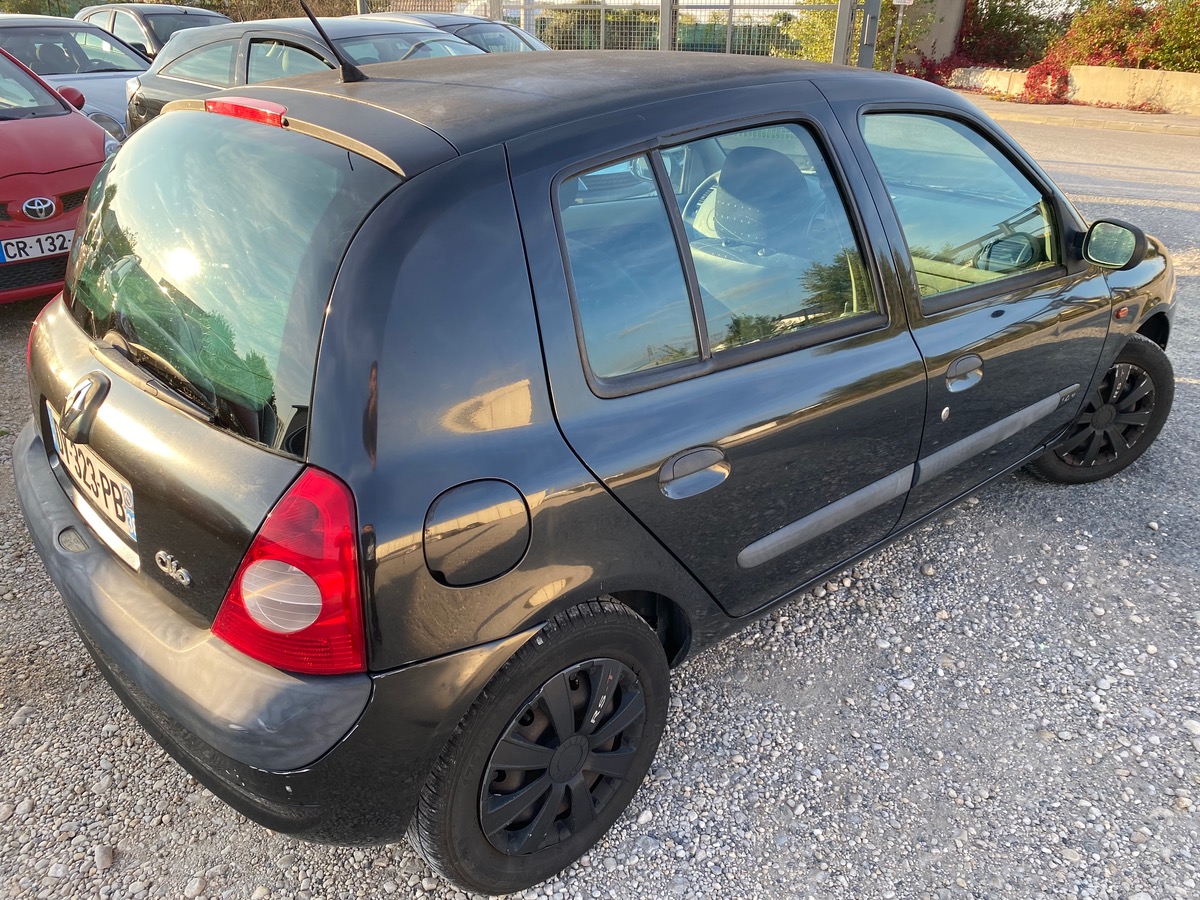 RENAULT Clio II Phase 2 1.4i 100CH DISTRIB NEUVE TRES BONNE ÉTAT