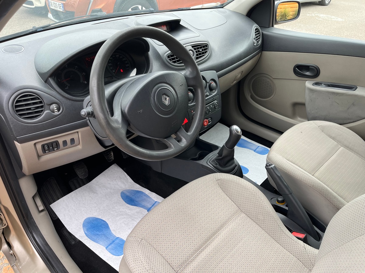 RENAULT Clio III 5 Portes 1.5 dCi 70 CH AUTHENTIQUE