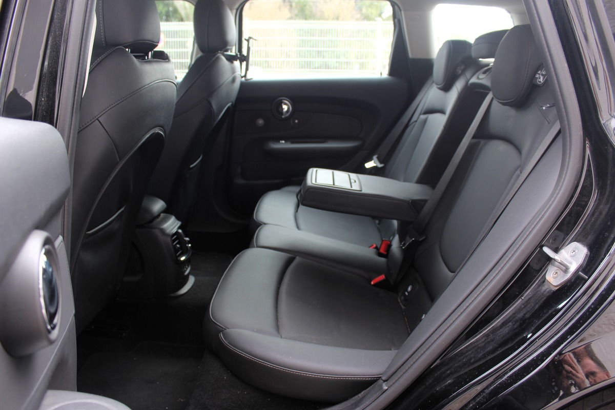 Mini Clubman III (F54) (2) 1.5 COOPER 136 ch EDITION PREMIUM PLUS BVA7 + TOIT OUVRANT + CARPLAY