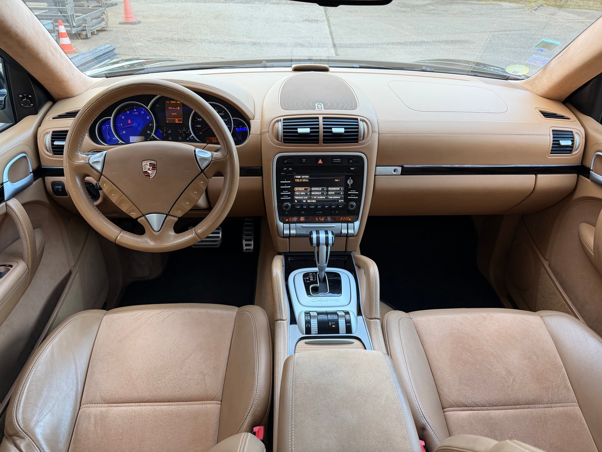 Porsche Cayenne GTS 4.8 V8 TIPTRONIC / TOIT OUVRANT / SIEGES AV CHAUFFANT / HAYON ELECTRIQUE