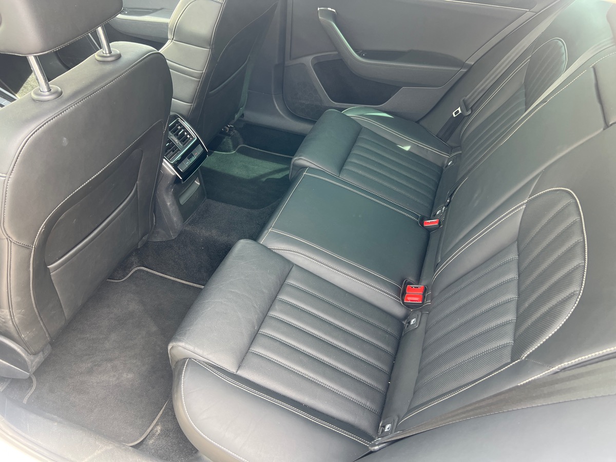 Skoda Superb Combi 1,4L TSI PHEV 218 LAURINE & KLEMENT, SUIVI COMPLET SKODA, 4 PNEUS COMPLETS  HIVER